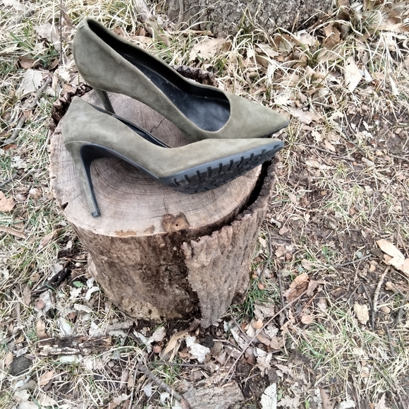 ⬇️ Price Drop!⬇️ Nine West Pumps in size 8M - Picture 4 of 6